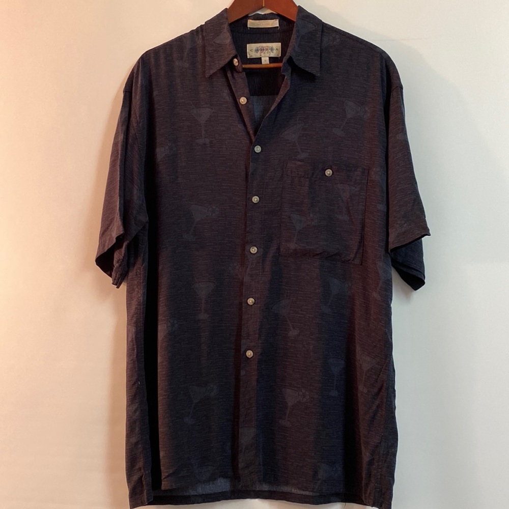 Campus men’s short sleeve button down shirt. Size M